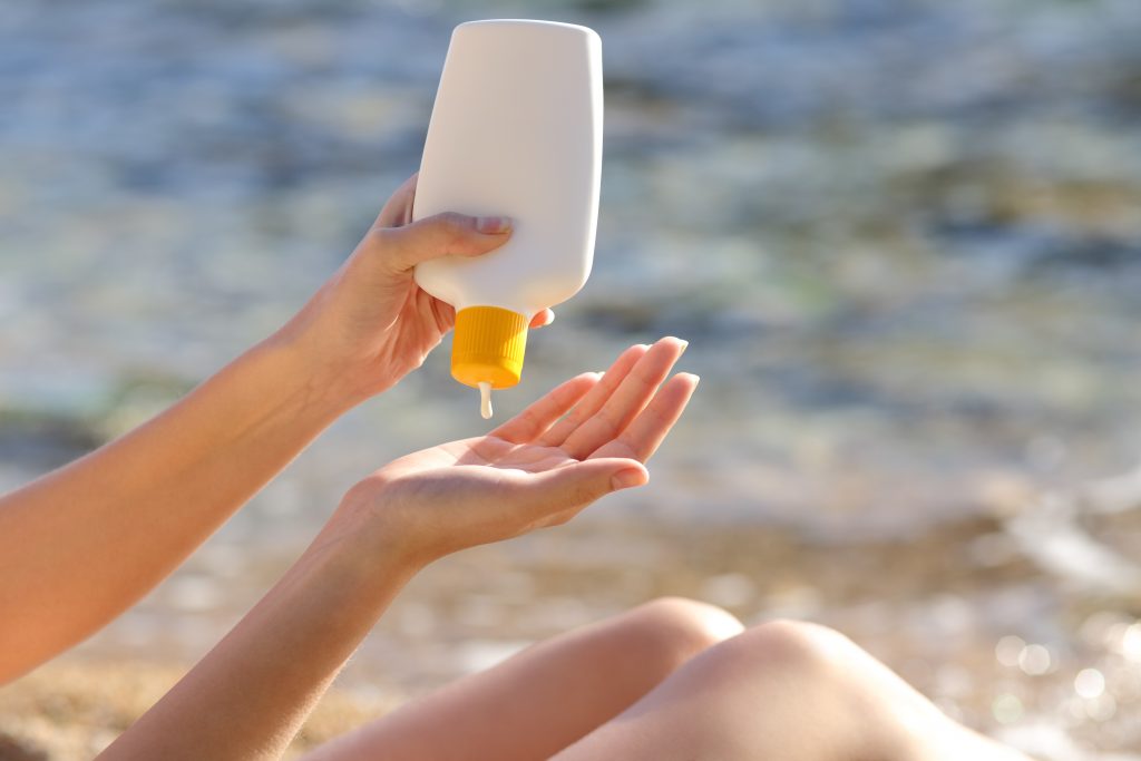 woman applying sunscreen